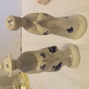 Blue Willow Salt ,& Pepper Shakers
